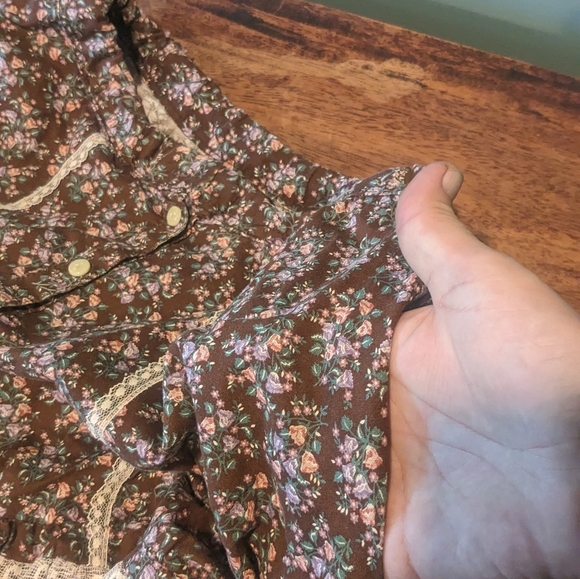 70s Vintage Child's sized Gunne Sax Outfit (Blouse and Skirt) - Picture 5 of 10